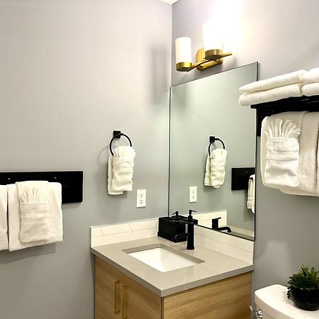Brand New 2Br Condo With Outdoor Swimming Pool And Hot Tub Canmore Exterior photo